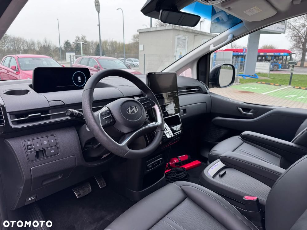 Hyundai Staria 1.6 T-GDI HEV Luxury - 10