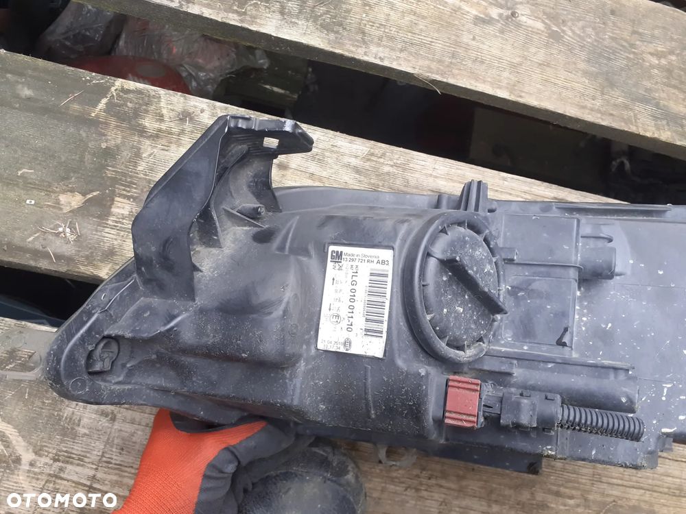 .  PRZOD PRZEDNIA LAMPA PRAWA OPEL ASTRA J CZARNA LIFT - 3