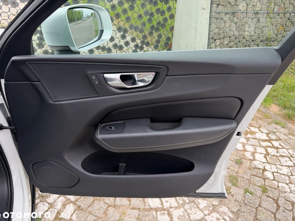 Volvo XC 60 D4 R-Design - 38