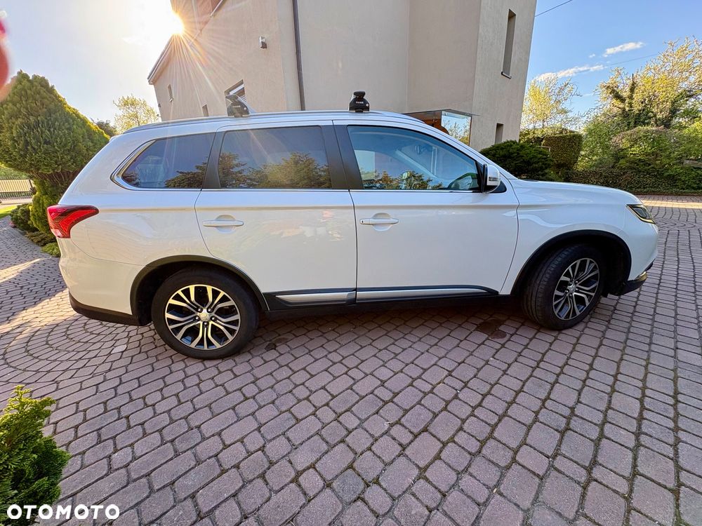 Mitsubishi Outlander 2.0 Instyle Navi 4WD CVT - 3