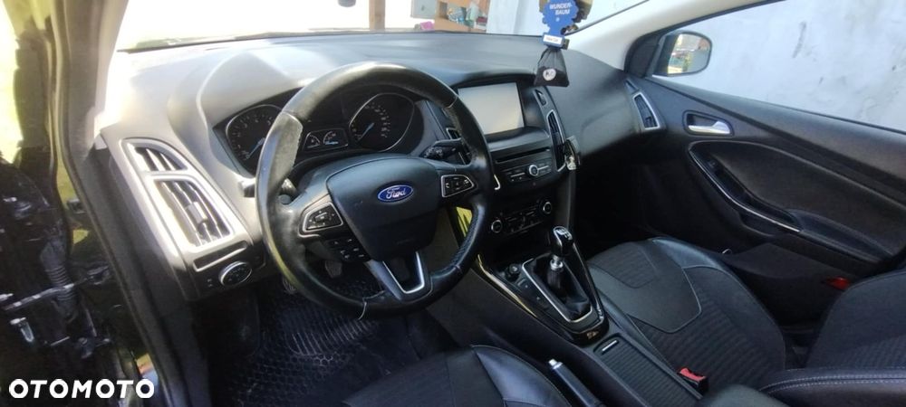 Ford Focus 1.0 EcoBoost Titanium - 10