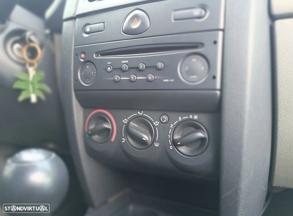 Renault Clio 1.2 16V SE Extreme Quickshift - 15