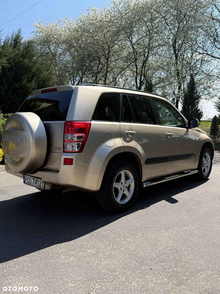 Suzuki Grand Vitara 2.0 Comfort + - 6