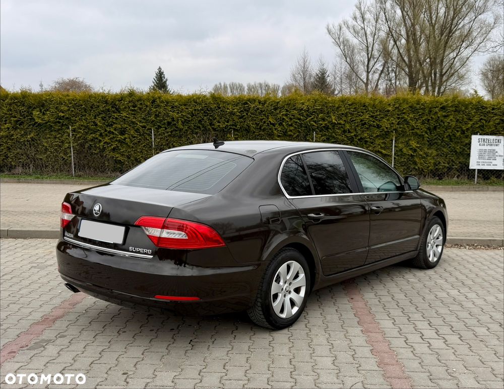 Skoda Superb 2.0 TDI Ambition - 4