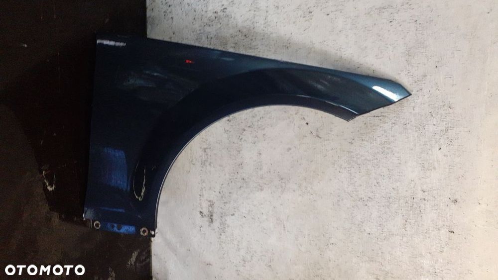 *  BŁOTNIK PRAWY PRZÓD MERCEDES W204 - 1