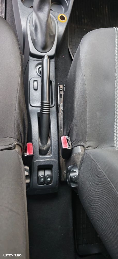 Dacia Logan 1.6 16V Laureate - 7