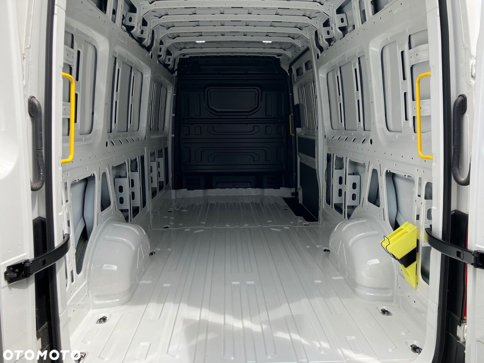 Volkswagen Crafter 35 2.0 TDI L4H3 4490 177 KM - 20