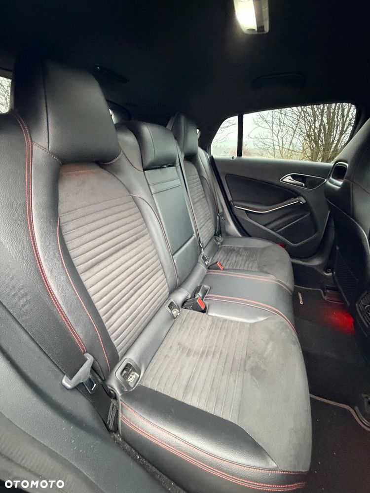 Mercedes-Benz CLA 220 4-Matic - 16