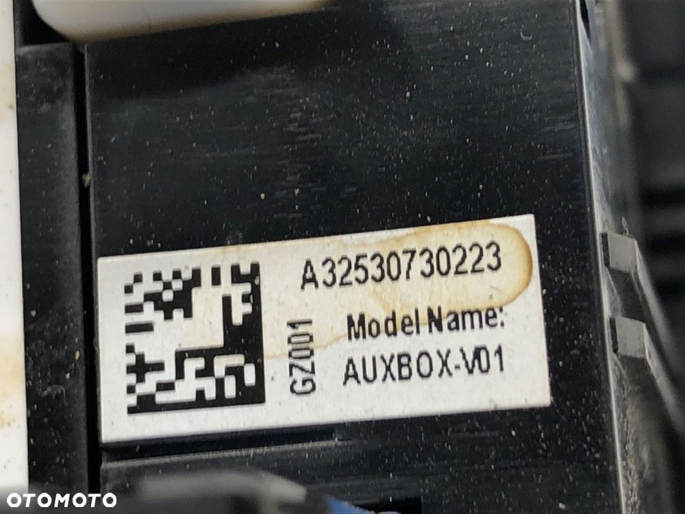 GNIAZDO USB  INFINITI Q50 2013 - 2022 50 Hybrid AWD 268 kW [364 KM] Hybryda silnik benzynowy / - 4