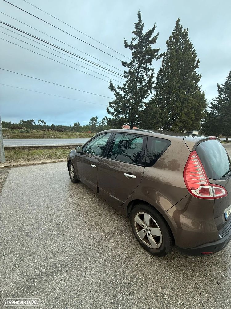 Renault Scénic 1.5 dCi Dynamique S - 10