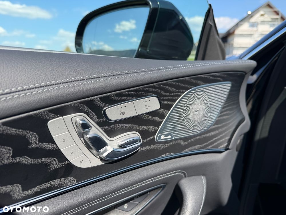 Mercedes-Benz CLS 300 d 4-Matic AMG - 16