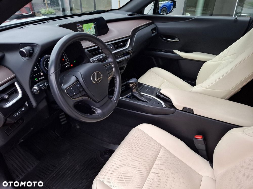 Lexus UX - 10