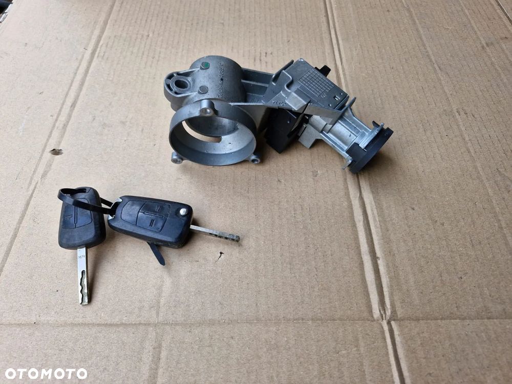Stacyjka Opel Corsa D 2 kluczyki scyzoryk