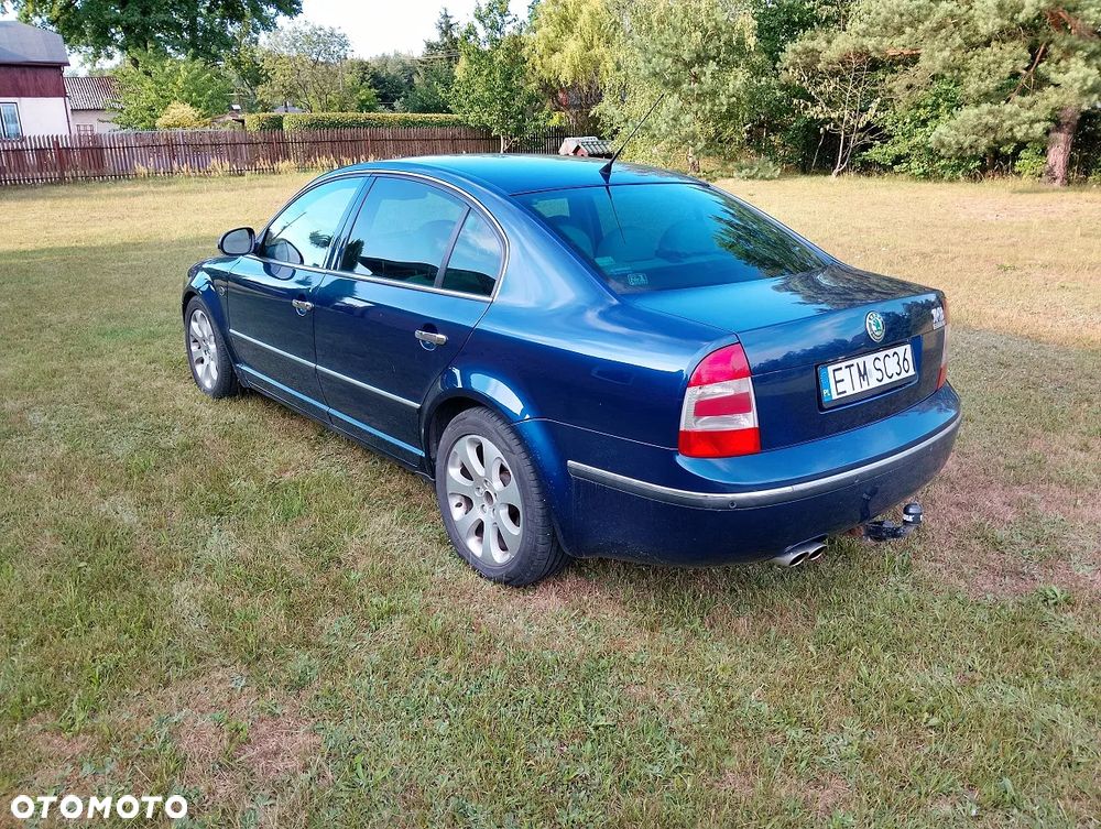 Skoda Superb 2.8 V6 L&K Tiptr - 4