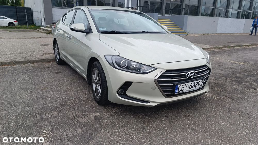 Hyundai Elantra 1.6 Comfort - 13