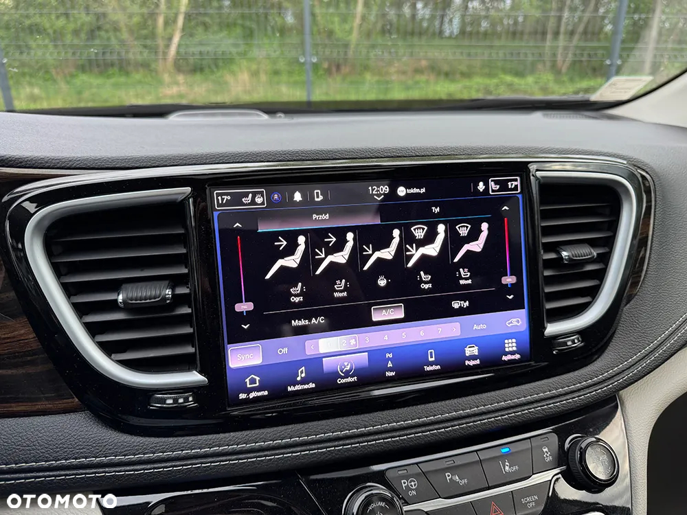 Chrysler Pacifica - 19