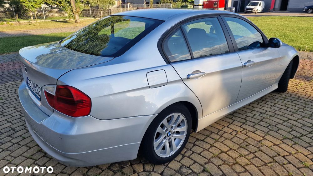 BMW Seria 3 318i - 1