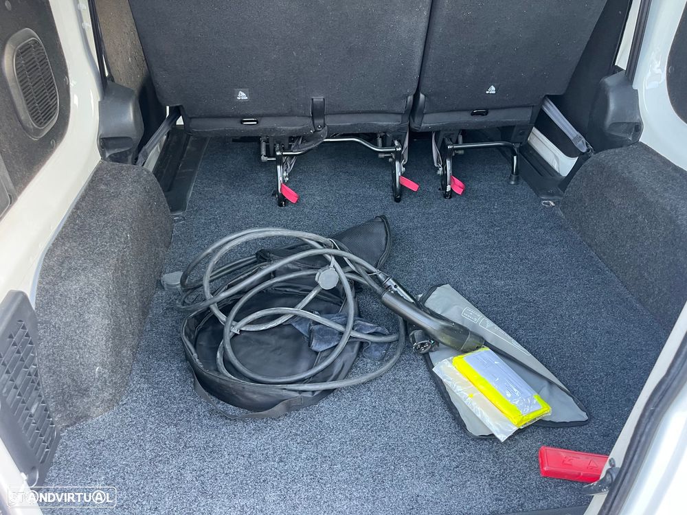 Nissan NV200 Combi - 26