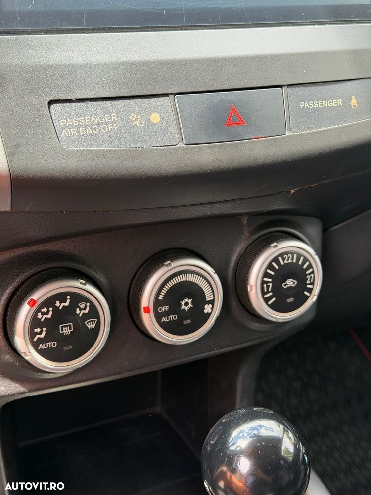 Mitsubishi Outlander 2.0 DI-D Intense - 19