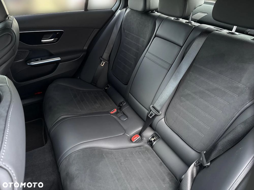 Mercedes-Benz Klasa C 200 4Matic 9G-TRONIC AMG Line - 14