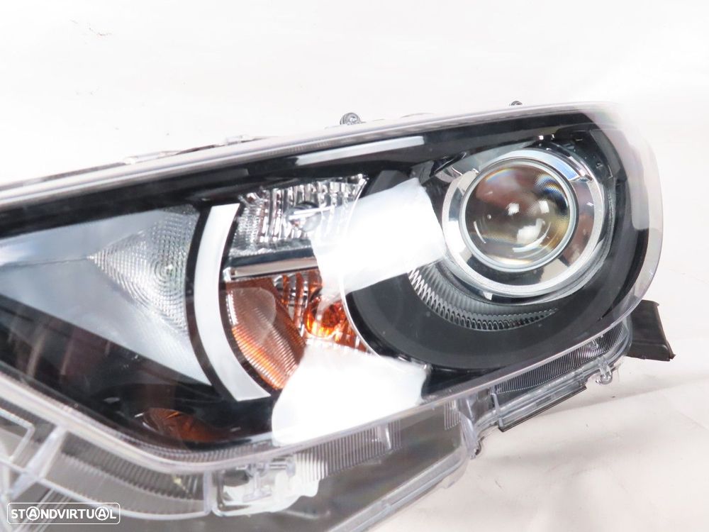 Farol Esquerdo Seminovo/ Original TOYOTA Yaris IV (_P21_, _PA1_, _PH1_) 81170K00... - 2