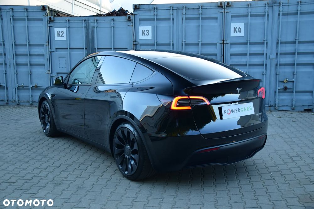 Tesla Model Y - 12