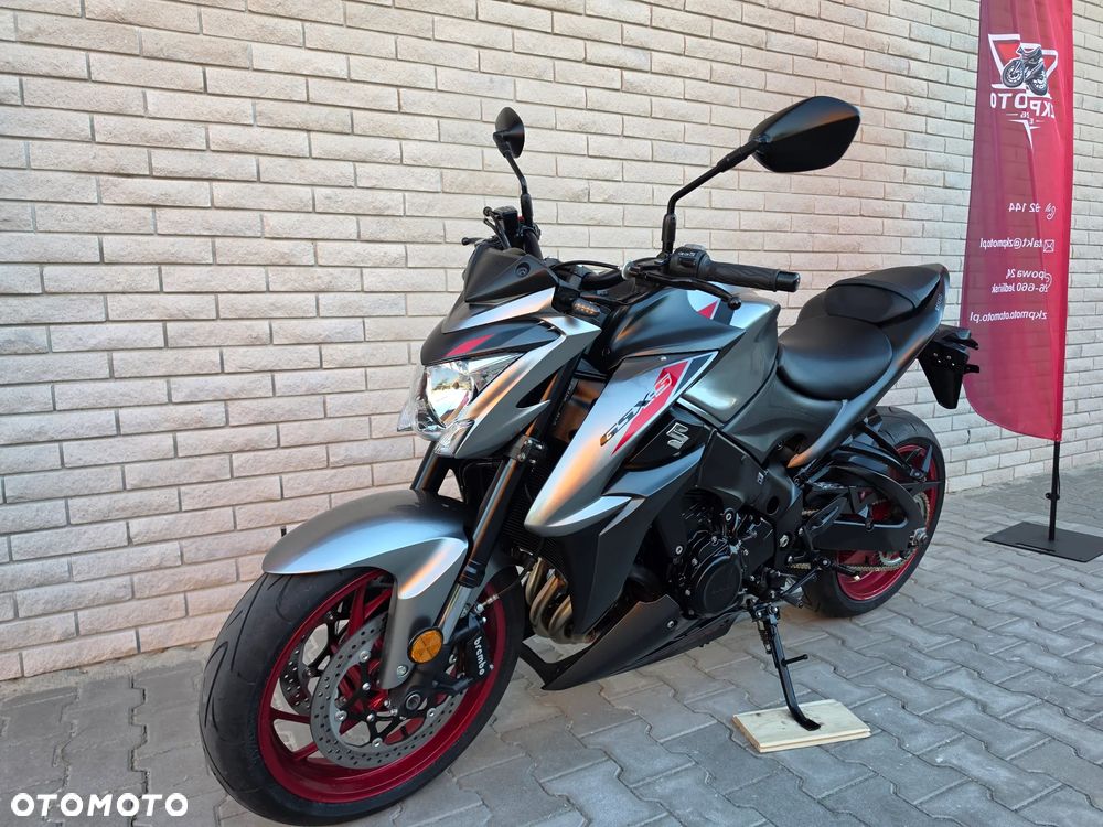 Suzuki GSX - 11