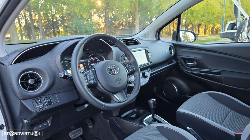 Toyota Yaris 1.5 HSD 20 Anos - 31