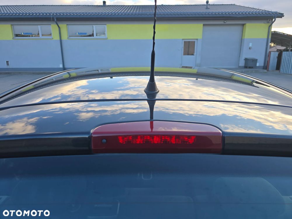 Opel Corsa 1.4 16V Active - 9