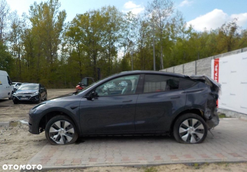 Tesla Model Y RWD - 6