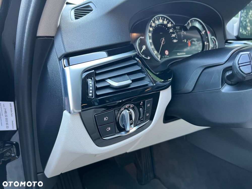 BMW Seria 5 520d xDrive Luxury Line sport - 28