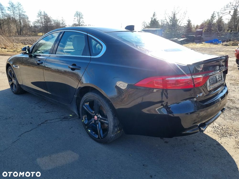 Jaguar XF 3.0 TDV6 Prestige - 17