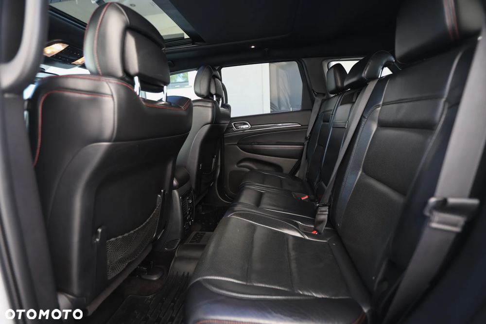 Jeep Grand Cherokee - 23