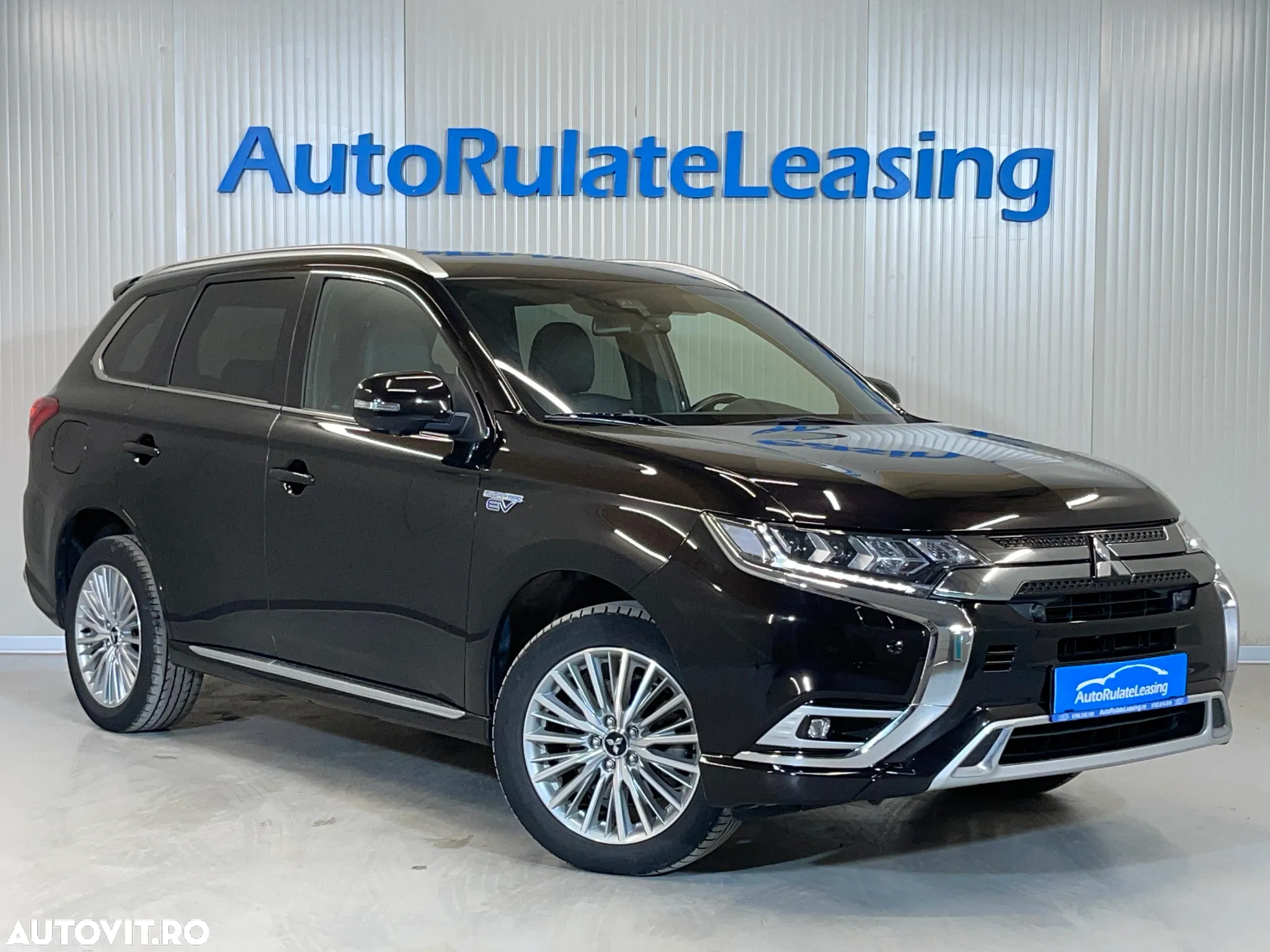 Mitsubishi Outlander 2.4 4WD Plug-In Hybrid Top - 2
