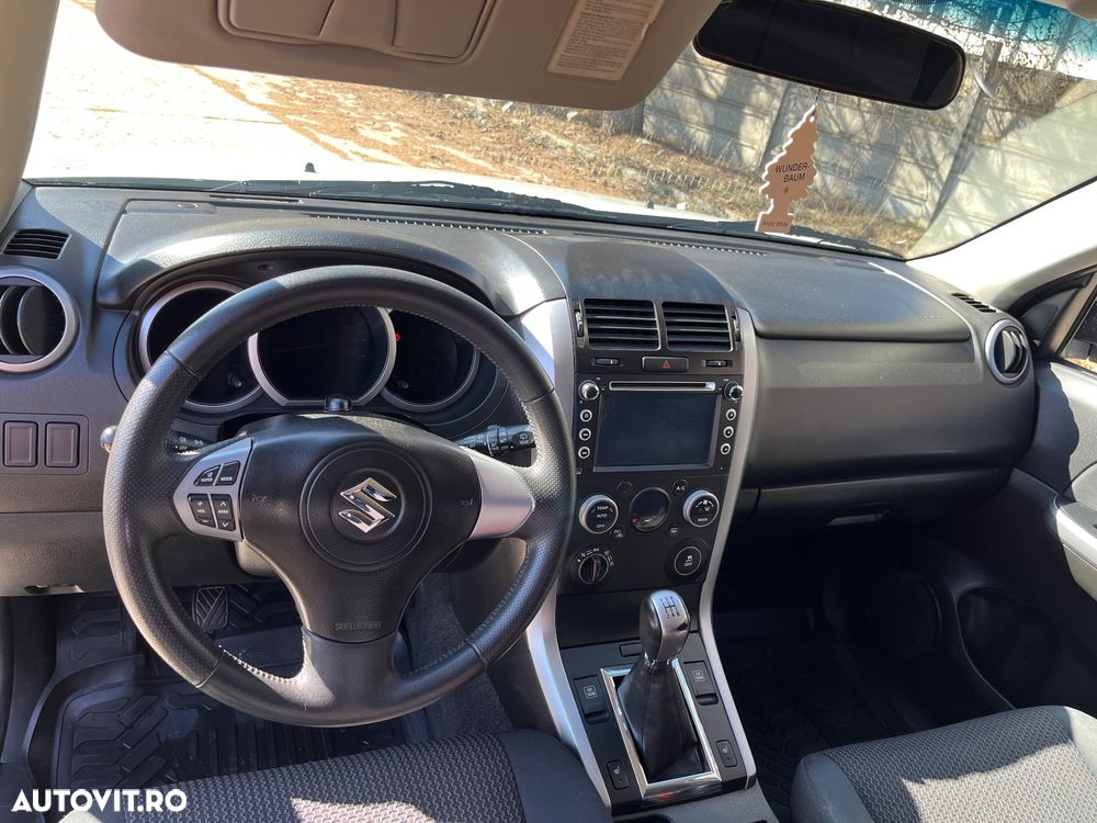 Suzuki Grand Vitara 2.4 Club - 12