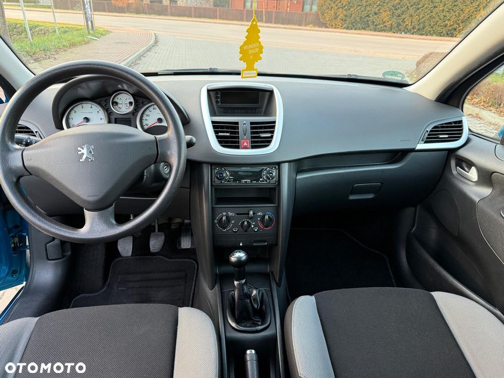 Peugeot 207 1.4 16V Trendy - 10