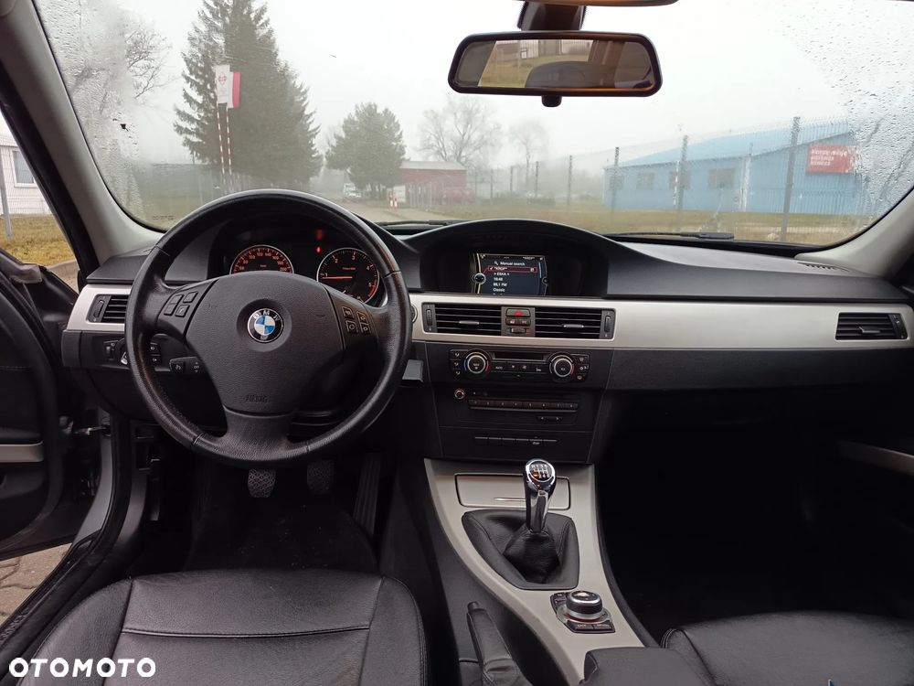 BMW Seria 3 318d - 4