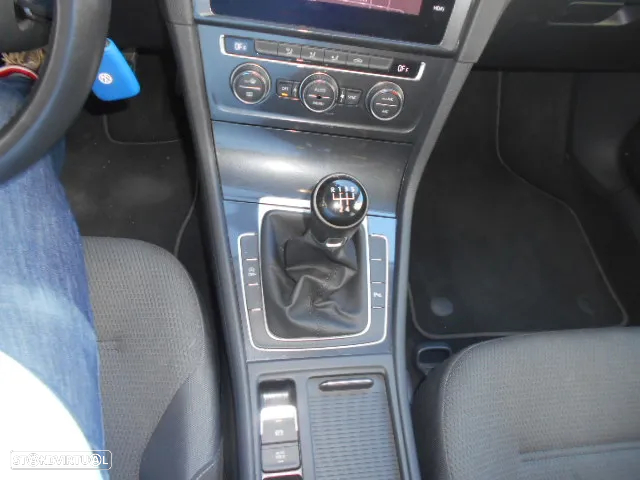 VW Golf 1.6 TDI Confortline - 11