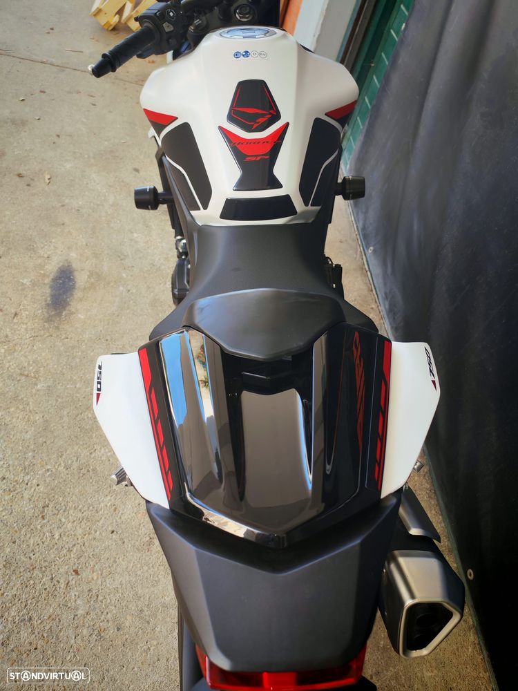Honda Hornet 750 SP - 6
