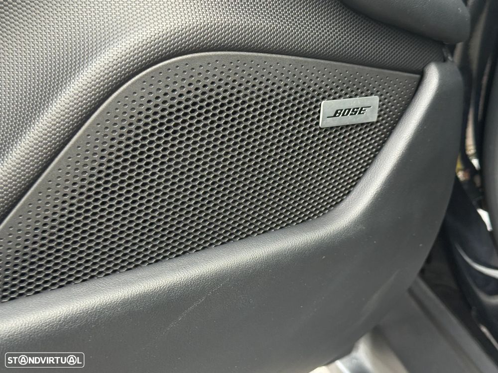 Porsche Taycan Cross Turismo 4 - 29