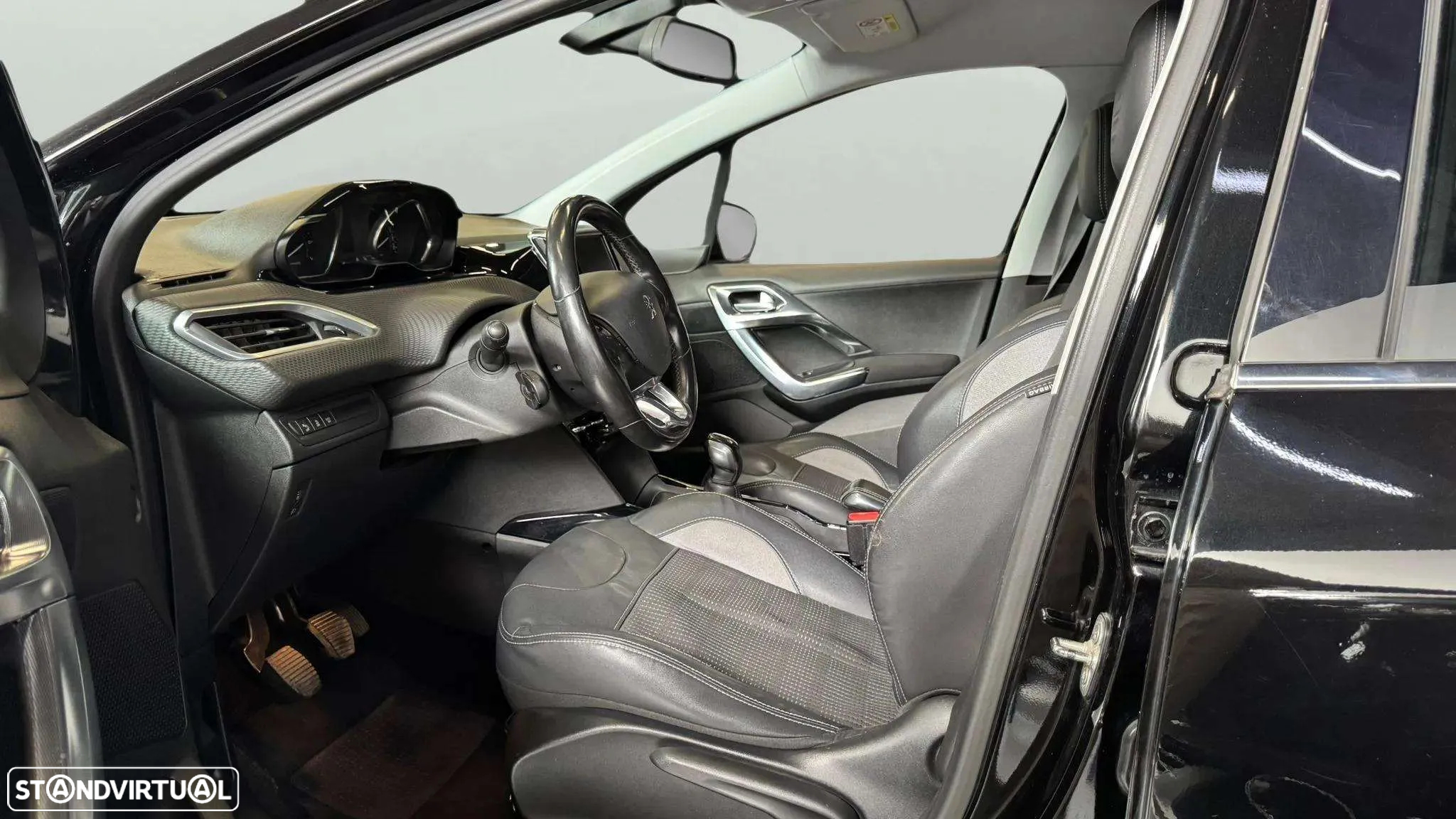 Peugeot 2008 1.2 PureTech Style - 12