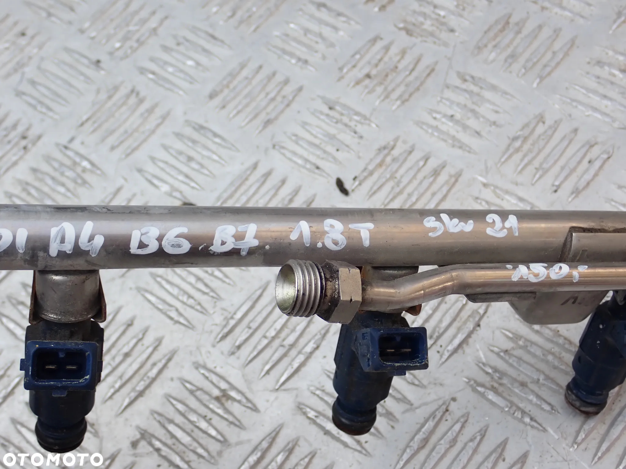 LISTWA WTRYSKOWA AUDI A4 B6 B7 1.8T 06B133317AF   4X 06B133551M - 6