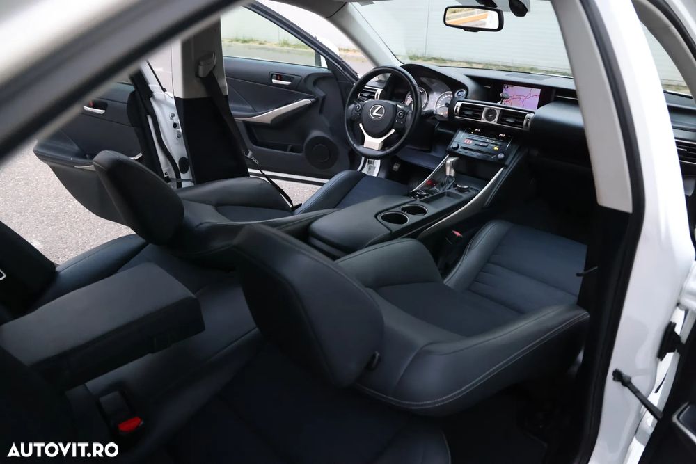 Lexus Seria IS 300h Aut. Executive - 22