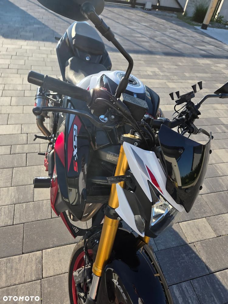 Suzuki GSX - 13