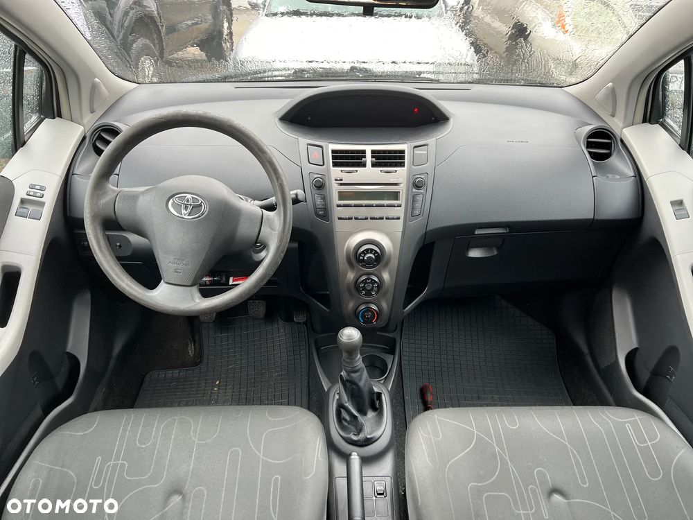 Toyota Yaris 1.0 Luna A/C - 10