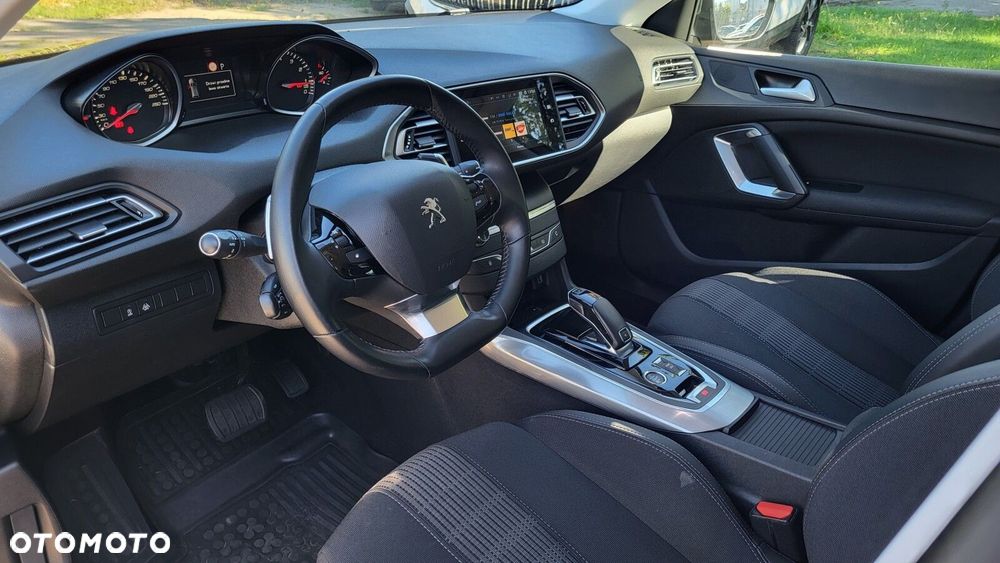 Peugeot 308 1.2 PureTech GPF Allure S&S EAT8 - 9