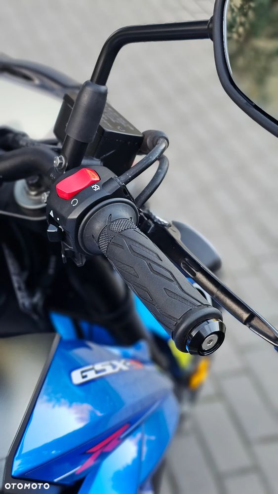 Suzuki GSX - 18