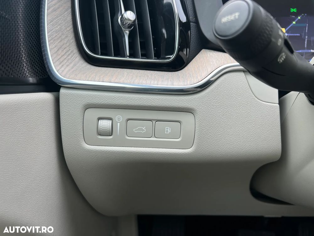 Volvo XC 60 T6 AWD Recharge Geartronic Inscription - 24