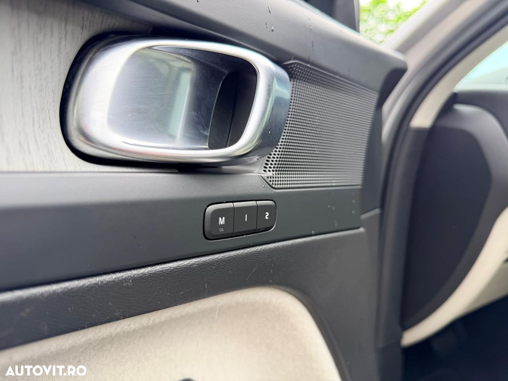 Volvo XC 40 B4 B AWD DKG Momentum Pro - 17