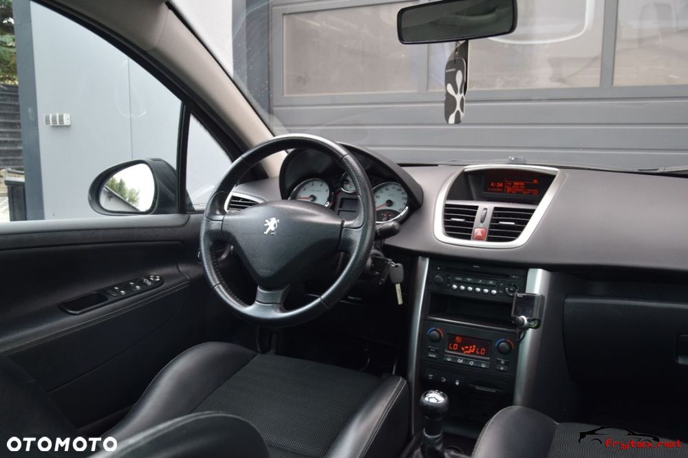 Peugeot 207 - 24